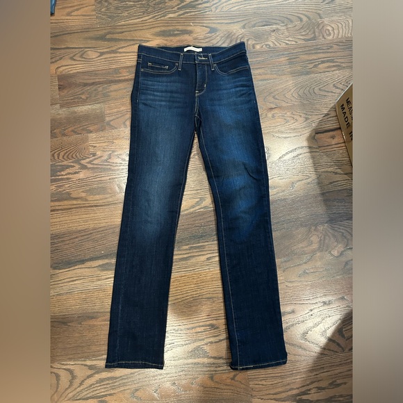 NWOT Levi 314 Shaping Straight Jeans - Picture 3 of 6